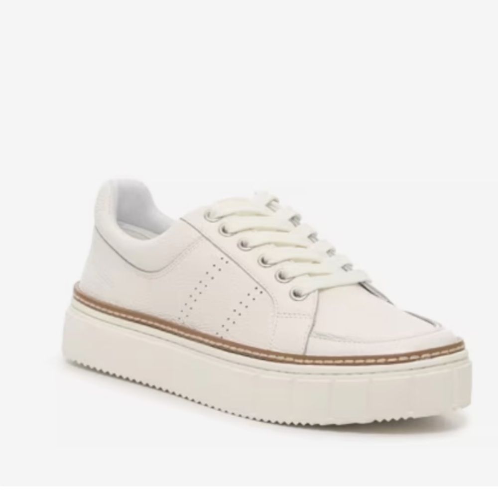 NWT - Vince Camuto Rezelli Lace-Up Sneaker